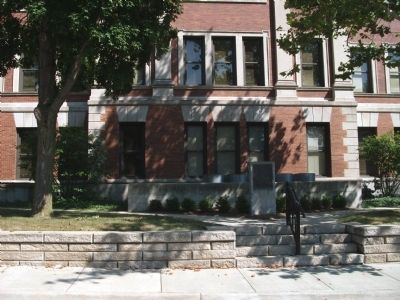 Wide View of Lincoln Court House Marker. Click for full size. Wide View of Lincoln Court House Marker image. Click for full size.