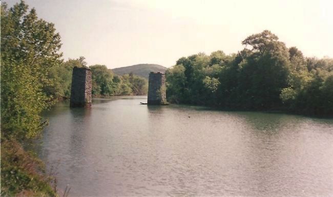 Old Bridge Piers image. Click for full size.
