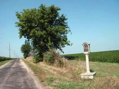Looking north at the County boundry marker for DeWitt and Piatt Counties. Click for full size. Looking north at the County boundry marker for DeWitt and Piatt Counties image. Click for full size.