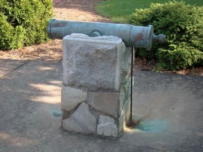 Mountain Howitzer to the Left of the Monument. Click for full size. Mountain Howitzer to the Left of the Monument image. Click for full size.