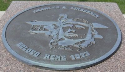 Bronze Disk atop the Memorial image. Click for full size.