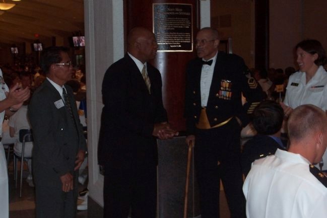 Congressman Elijah Cummings and Master Chief Steward Chester Wright unveil the USNA marker. image. Click for full size.