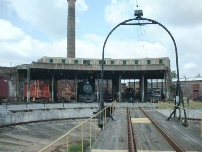 Central of Georgia Turntable and partial view of roundhouse image. Click for full size.