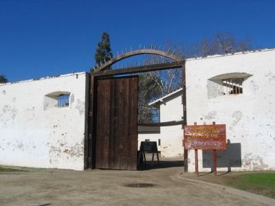Entrance to Sutter's Fort image. Click for full size.