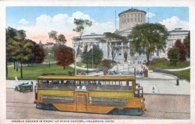 Double Decker in Front of State Capitol, Columbus, Ohio image. Click for full size.