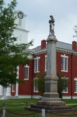 Stewart County CSA Soldiers Monument and Courthouse image. Click for full size.