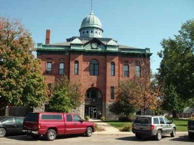 Menard County Court House at Petersburg, Illinois image. Click for full size.