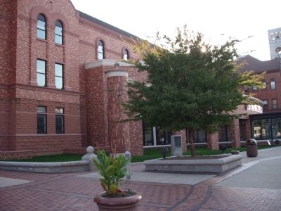 Wider View of Marker and Champaign County Court House image. Click for full size.