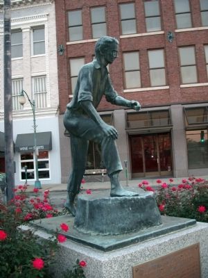 Right Side of Statue. Click for full size. Right Side of Statue image. Click for full size.
