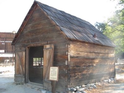 Miner�s Cabin and Marker image. Click for full size.