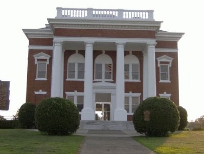 Murray County Courthouse and Marker image. Click for full size.