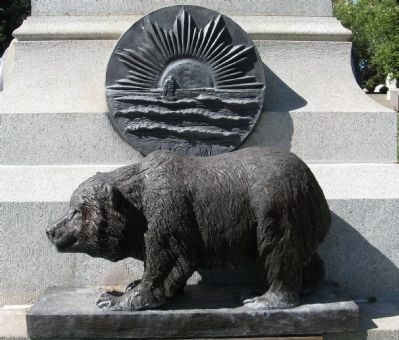 Sculpture of California Grizzly Bear on Monument image. Click for full size.