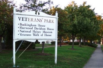Veteran's Park Sign image. Click for full size.