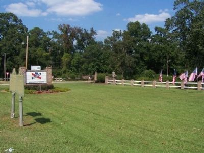 Battle Between Confederate Gunboats and Union Field Artillery Marker image. Click for full size.