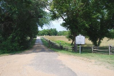 Marker at old entrance to farm site image. Click for full size.