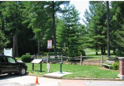 Marker between Sugarloaf Mountain Road and the Park Entrance image. Click for full size.
