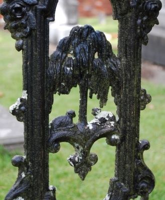 Detail of Styalized Palmetto Tree Used in Many of the Iron Fences Around Plots image. Click for full size.