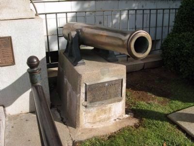 Cannon on Grounds of Courthouse - Right of Steps. Click for full size. Cannon on Grounds of Courthouse - Right of Steps image. Click for full size.