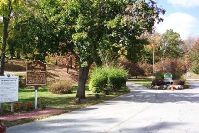 Oak Grove Cemetery and Arboretum Entrance and Marker image. Click for full size.