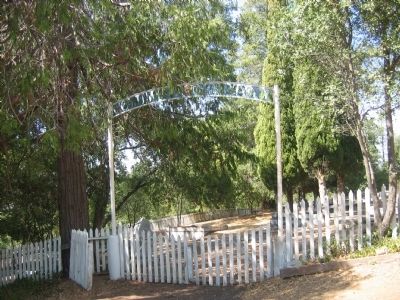 Entrance to the Columbia Masonic Cemetery image. Click for full size.