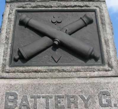 Crossed Cannon Relief on Front of Monument image. Click for full size.