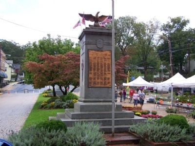 Full view of monument. image. Click for full size.