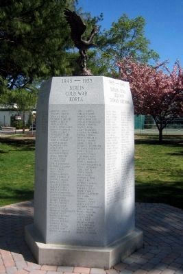Rumson Veterans Monument </b>(1945 - 1955 face) image. Click for full size.