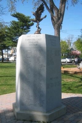 Rumson Veterans Monument </b>(1965 - 1975 face) image. Click for full size.
