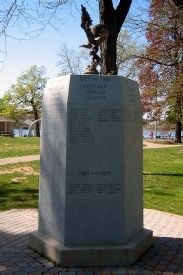 Rumson Veterans Monument </b>(1975-1985 face) image. Click for full size.