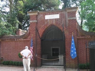 Washington's Tomb at Mount Vernon. Click for full size. Washington's Tomb at Mount Vernon image. Click for full size.