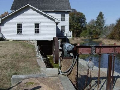 Lee and Gordon's Mill Race and Gate image. Click for full size.