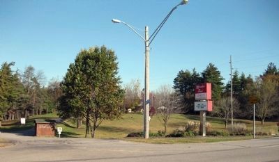 "Morsche Park" Entrance - Marker Behind Light Poll image. Click for full size.