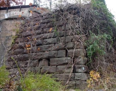 Close-up of the Abutment image. Click for full size.