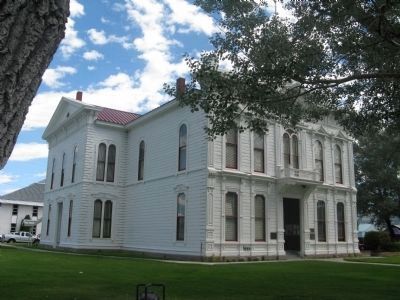 Mono County Courthouse image. Click for full size.