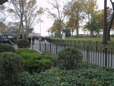 Marker in Battery Park. Click for full size. Marker in Battery Park image. Click for full size.