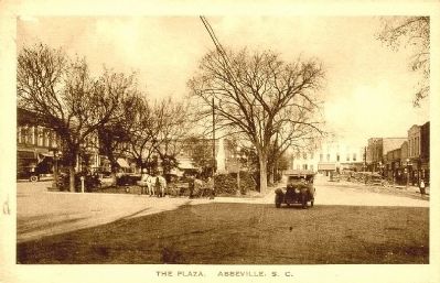 Abbeville County Square<br>Original Confederate Monument in Center image. Click for full size.
