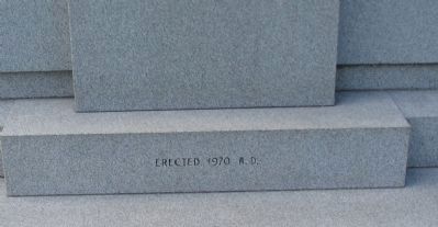 Back of Monument image. Click for full size.
