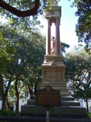 Tomo-Chi-Chi's Grave Marker in front of the Gordon Monument at Wright Square, Savannah image. Click for full size.