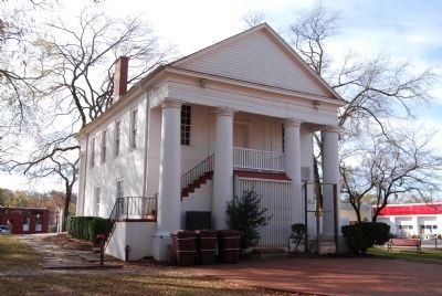 Nearby Rear (North) Side of Farmers Hall image. Click for full size.