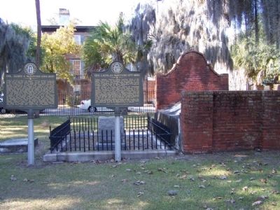 General Lachlan McIntosh Marker, (r) beside his nephew Col. James McIntosh image. Click for full size.