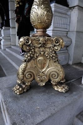 Plaza Hotel Lamppost image. Click for full size.