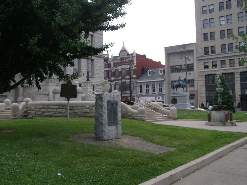 Fayette County World War I Memorial and Fayette County Marker