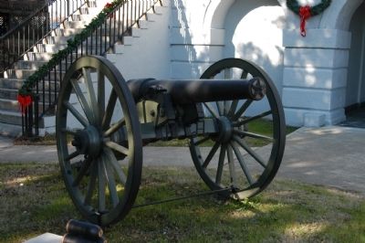 Cannon on Courthouse Grounds. Click for full size. Cannon on Courthouse Grounds image. Click for full size.