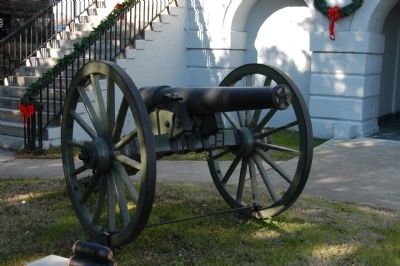 Cannon on Courthouse Grounds image. Click for full size.