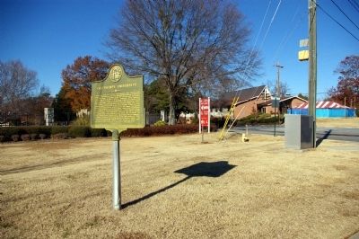 Oglethorpe University Marker, looking north on Peachtree Road toward Lanier Drive image. Click for full size.