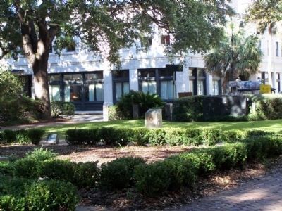 Savannah Historic District Marker, in Johnson Square image. Click for full size.