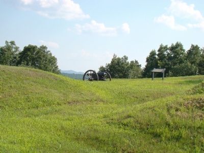 Civil War Cannon and Marker image. Click for full size.
