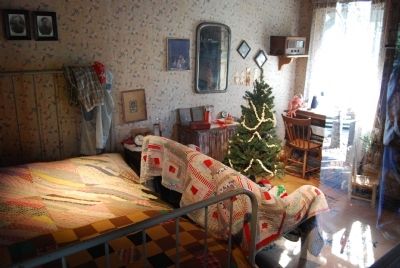Dolly's Childhood Home - Bedroom image. Click for full size.