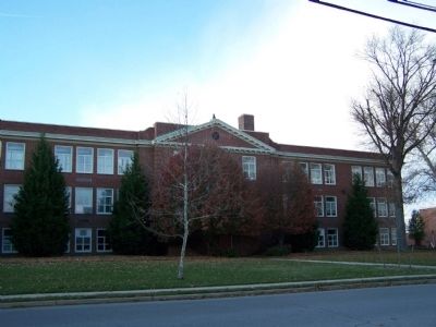 Old Claymont High School image. Click for full size.
