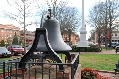"Big Bob" (left) and Confederate Monument (right) on the Abbeville Court Square image. Click for more information.